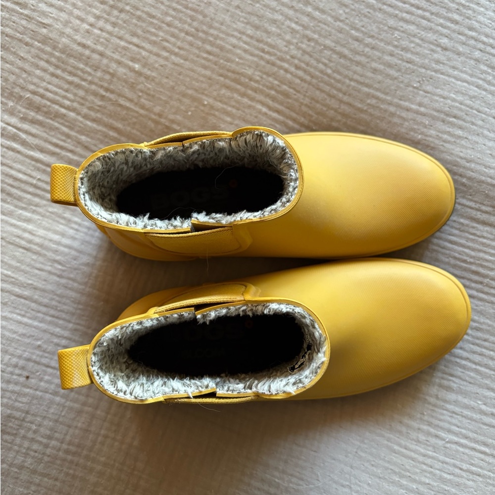 Bogs Yellow Rubber Chelsea Ankle Boots with Fleece Lining - Picture 4 of 6